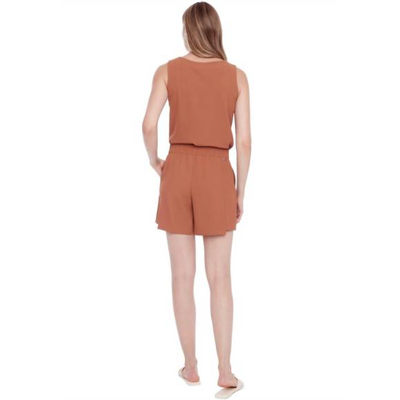 NEW I LOVE TYLER MADISON elowee solid vegan silk pleated short in mocha - Picture 3 of 3